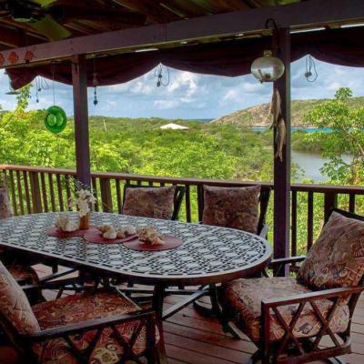 Between The Beaches Mango Villa Coral Bay Kiddel Bay Villa